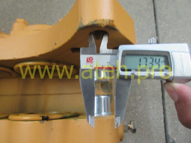 Суппорт тормозной LW300 колодка овальная (757500436/75700432A/408100380)
